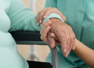 Les personnes âgées méritent plus de respect et de dignité