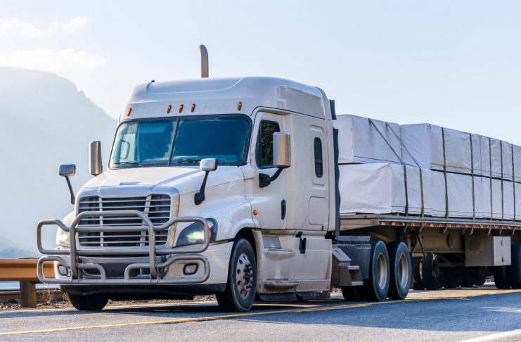 Camionnage : les permis de travailleurs étrangers temporaires quadruplent, révèle une étude