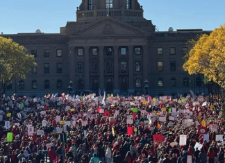 Alberta Teamsters Blast Danielle Smith After Attack on Teachers’ Rights